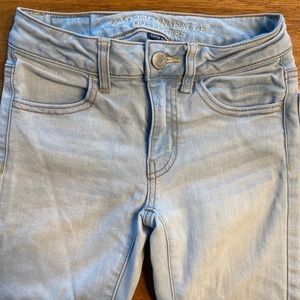 American Eagle light wash Jeans!